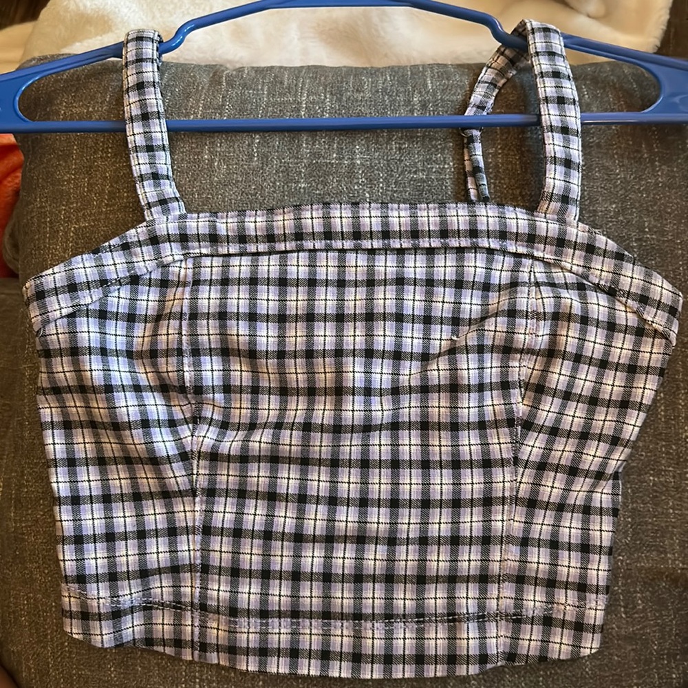 Pink black and white plaid hollister cropped tank top. Size xxs